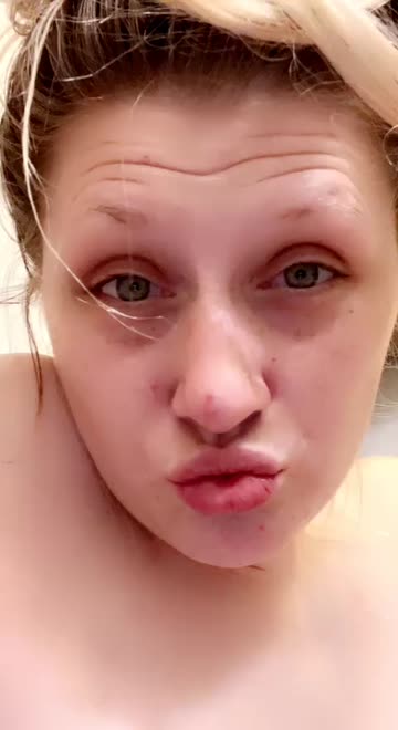 Preview for a Spotlight video that uses the Send Me An Emoji Lens