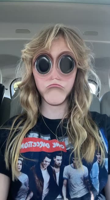 Preview for a Spotlight video that uses the face eye nose warp Lens