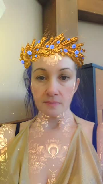 Preview for a Spotlight video that uses the Ukrainian Flower Crown Lens