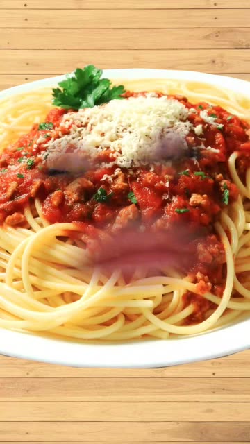 Preview for a Spotlight video that uses the Spaghetti Face Lens