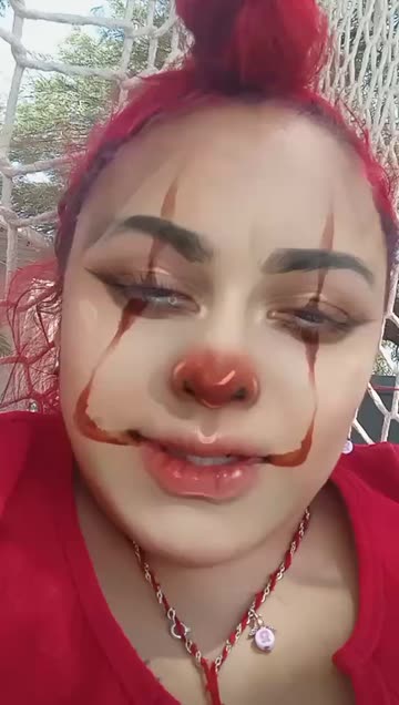 Preview for a Spotlight video that uses the clown mask Lens