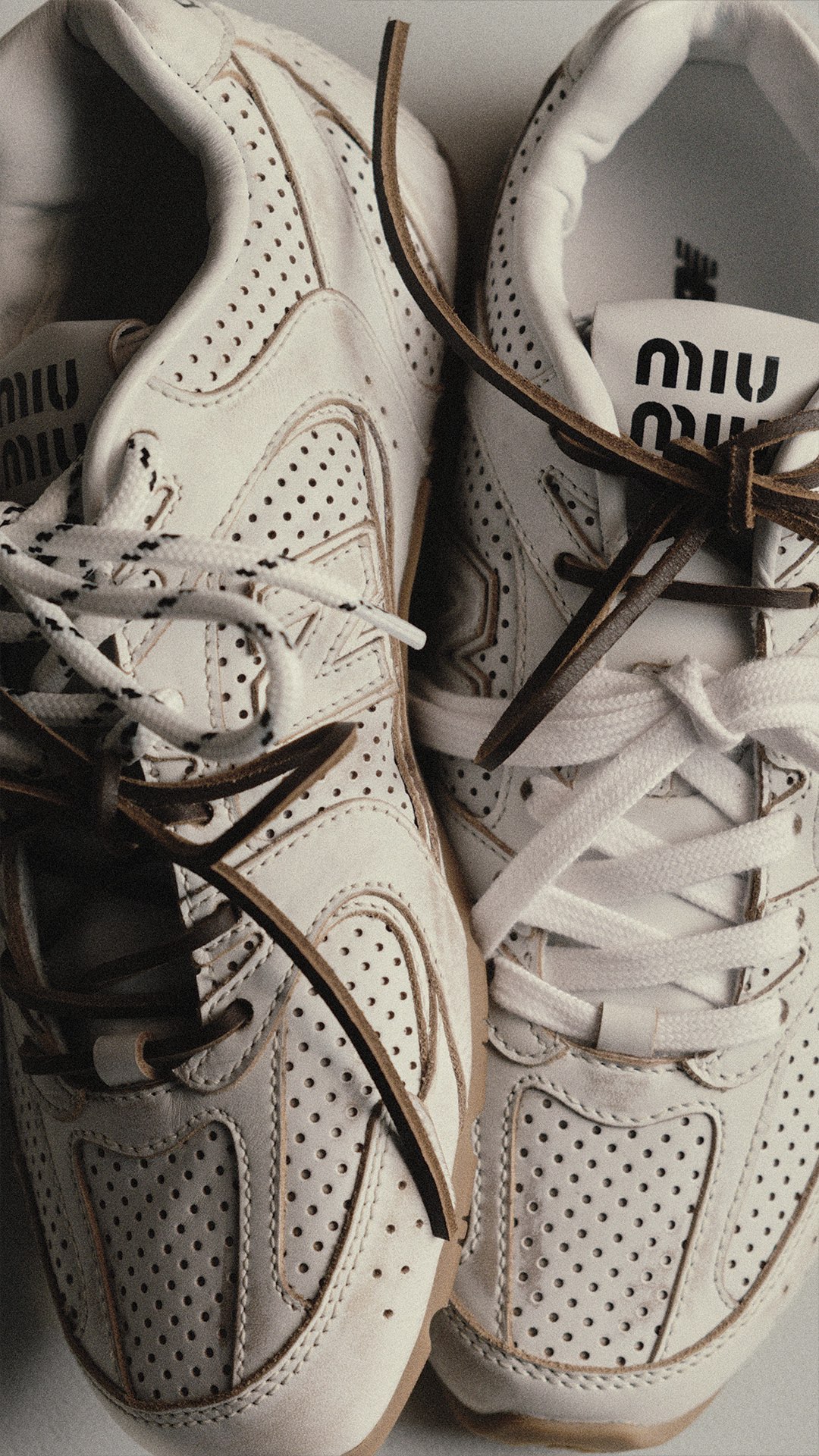 靴 miumiu archive vintage backflatshoes Miu Miu Sneakers: A Detailed Look at the Iconic Design | Video by