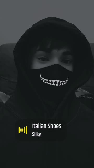 Preview for a Spotlight video that uses the Hoodie + Mask Look Lens