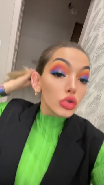 Preview for a Spotlight video that uses the Sunset Makeup Lens