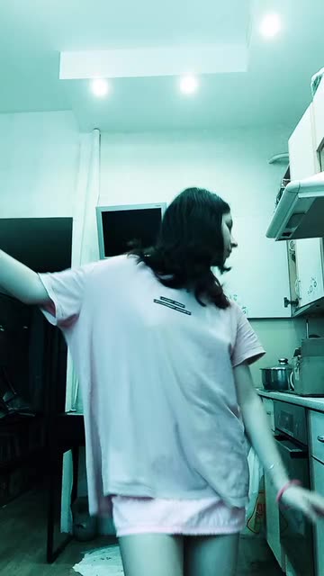 Preview for a Spotlight video that uses the Bella Lens