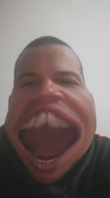 Preview for a Spotlight video that uses the open your mouth Lens