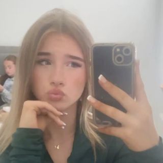 𝐫𝐞𝐛𝐞𝐜𝐜𝐚 𝐬𝐦𝐢𝐭𝐡♥️