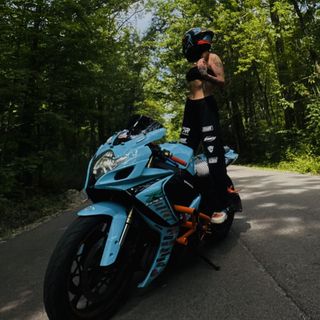 𝒷𝓇𝑒𝑒𝓏𝓏𝓎𝓎 🏍️