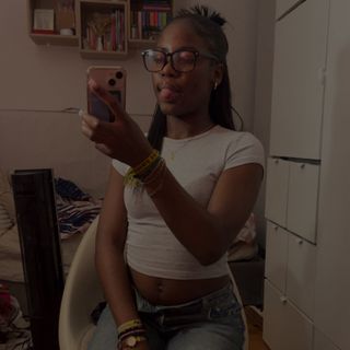 M🧖🏾‍♀️