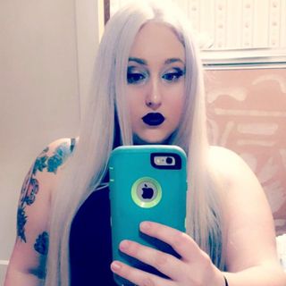 Emma🥀🖤🦇🕯️