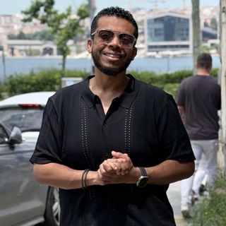 عباس أبو كاميليا