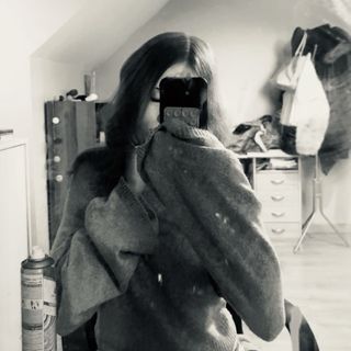 ❧