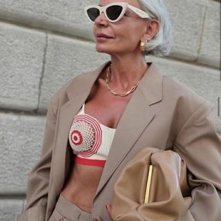 Ru