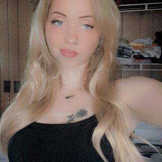 𝒜𝓁𝓎𝓈𝓈𝒶 𝒯𝓇𝑜𝓊𝓉💋