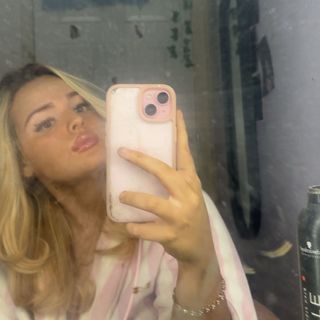 𝒔𝒐𝒑𝒉𝒊𝒂 💋🍒