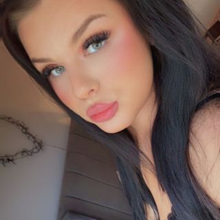 Victoria 🖤.