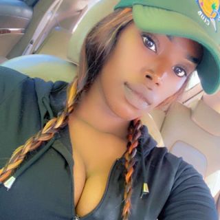 Queen Dee🩷