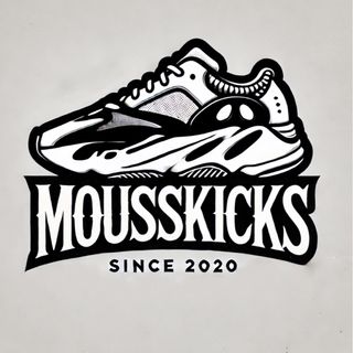 M 👟👟©️