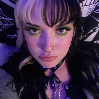 Hailey 🖤 Warwick