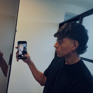 Tomás