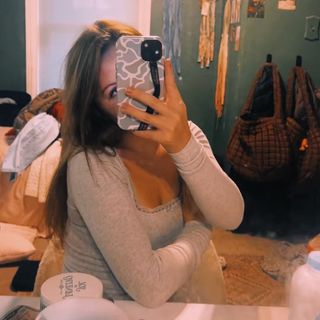 𝒜𝓊𝒷𝓇ℯ𝓎 ℋℯ𝓃𝓇𝓎