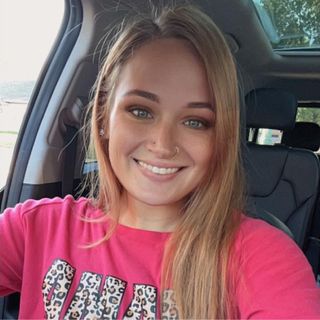 B😽