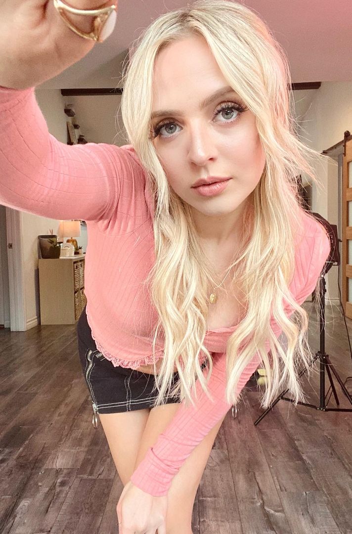 Madilyn Bailey Madilyn Bailey