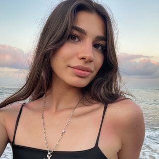 sue