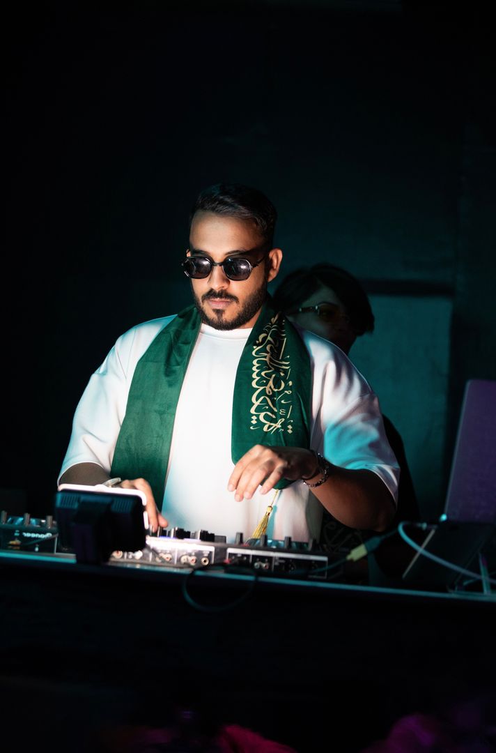 DJ HKالبراند