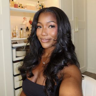 Mo
