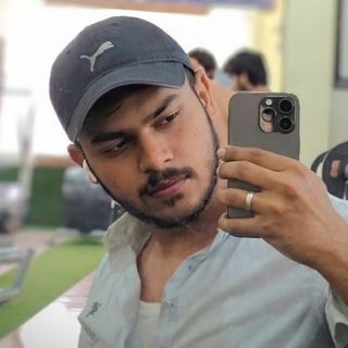ROYAL SHABREZ ZAIDI♛