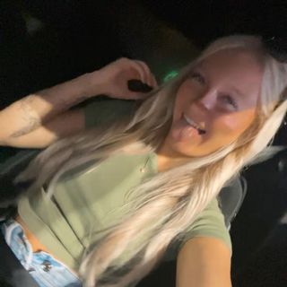 Melanie;)