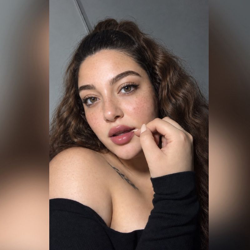 Sella 🦋 Spotlight #fapchati8