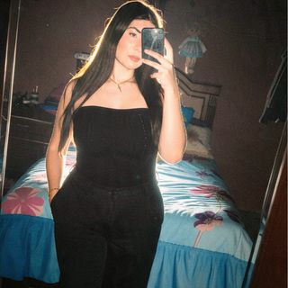 𝒟ℯ𝓋𝒶𝓃𝓃𝓎 𝒱𝒶𝓏𝓆𝓊𝑒𝓏
