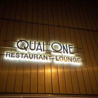Quai One Restaurant Lounge 🍸