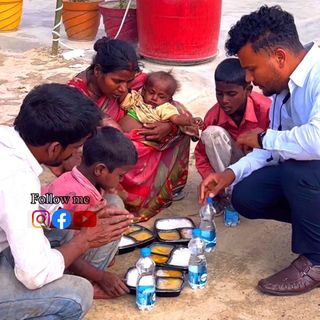 Akhil_helping