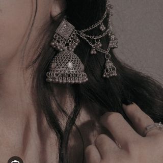 ~.She<3