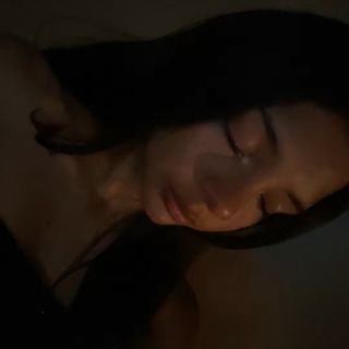 𝒴