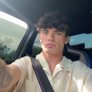 Dylan adorno