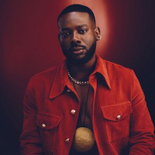 Adekunle Gold 🦈📺🇳🇬