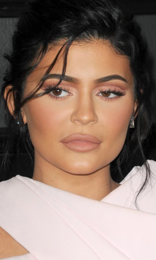 "Vouloir les lèvres de Kylie Jenner c'est dangereux" 👄