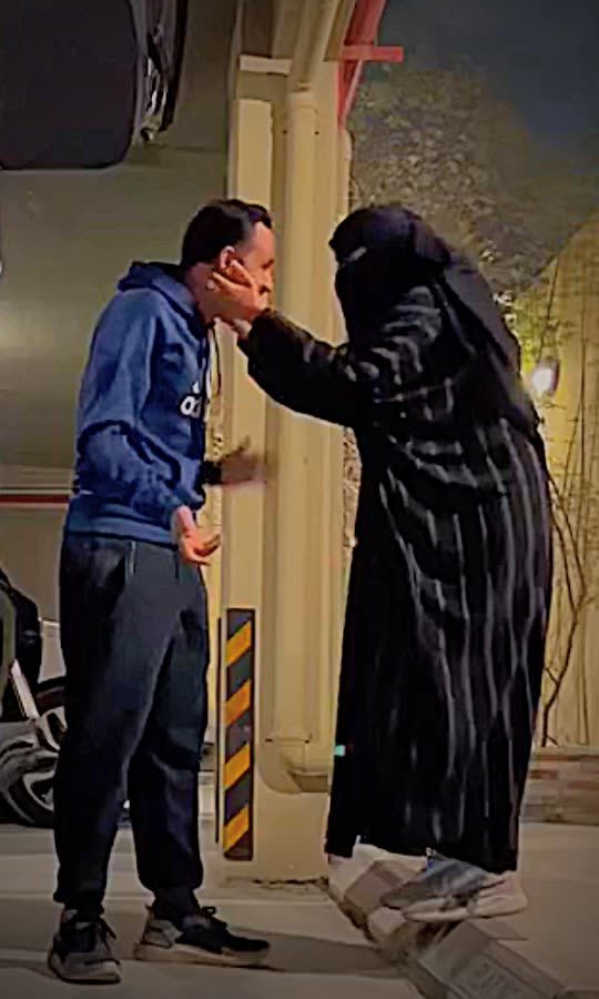 سعودية تفاجئ زوجها: صدمني واحد وهرب!