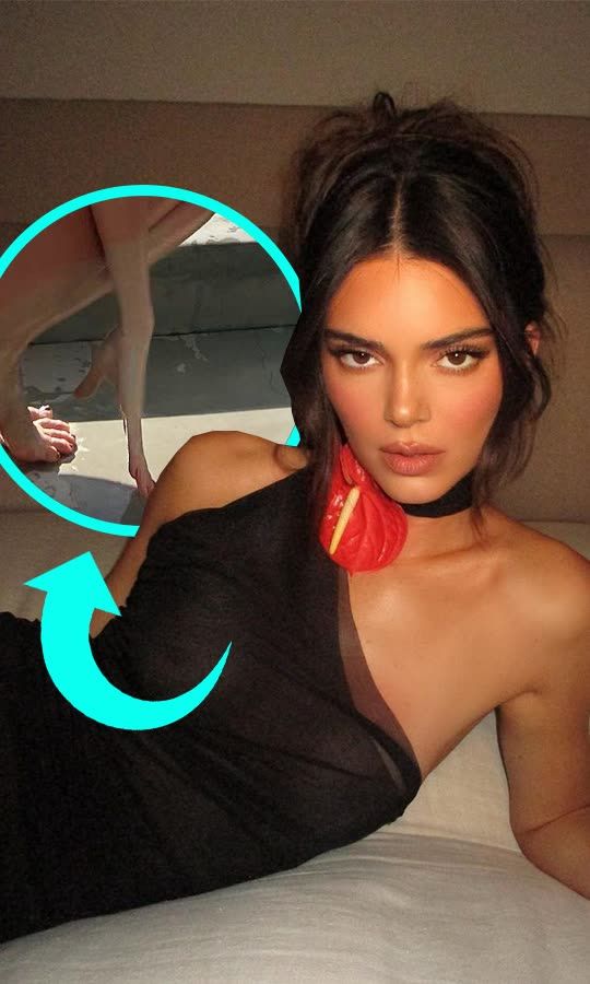 Kendall Posts Pic With 'Odd' Photoshop Fail 😂