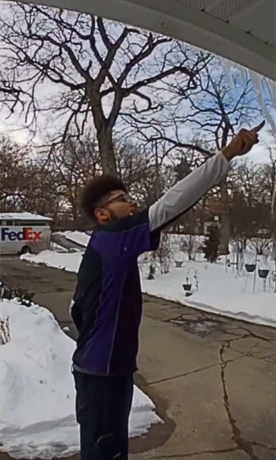 fedex driver caught playing 👀
