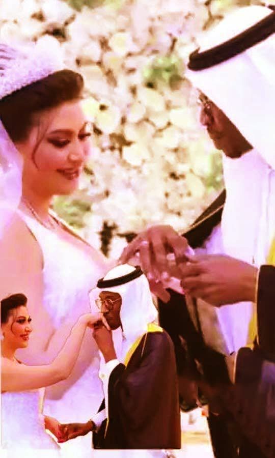 زواج سعودية من سوداني يقلب السوشال ميديا.. نظراتهم  قصة ثانية😍