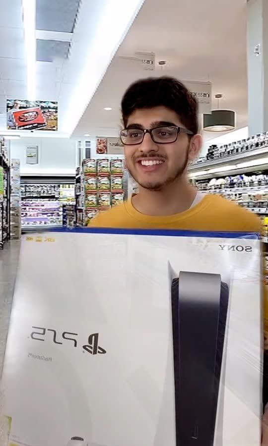 Buying The Last PS5 In Stores 😤