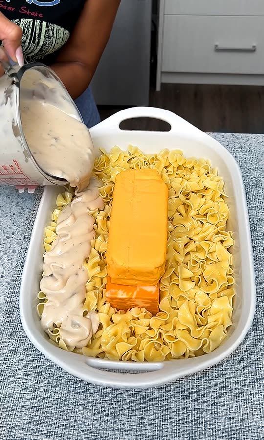 Your Family Will Love This Goldfish Pasta Bake! 😍