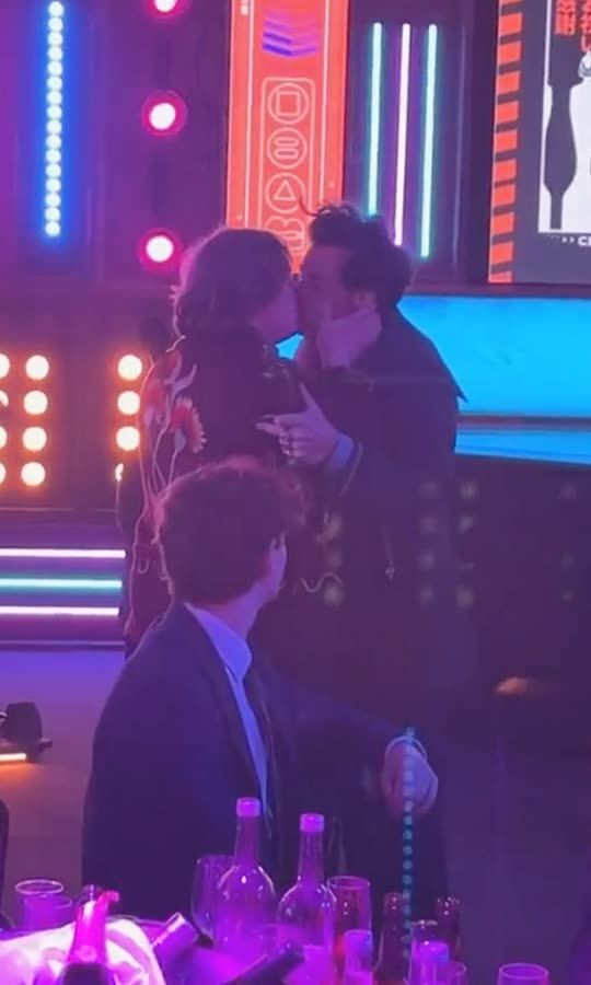 Harry Styles & Lewis Capaldi Kiss At The Brits