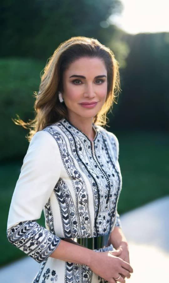 بطريقة مميزة.. الملكة رانيا تحتفل بعيد ميلادها مع نساء قرية حور