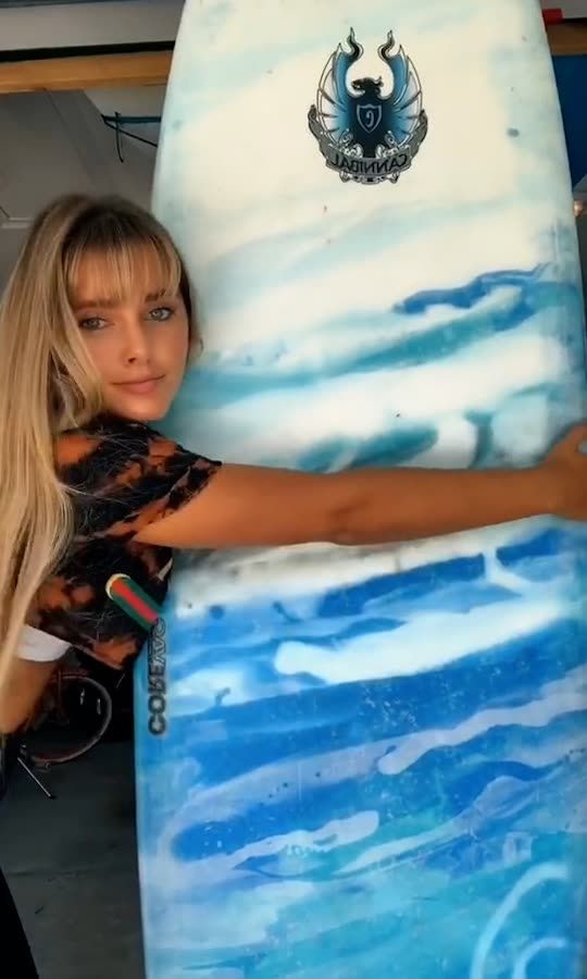 Are you waxing your board wrong? 🕯️🏄‍♀️🤔